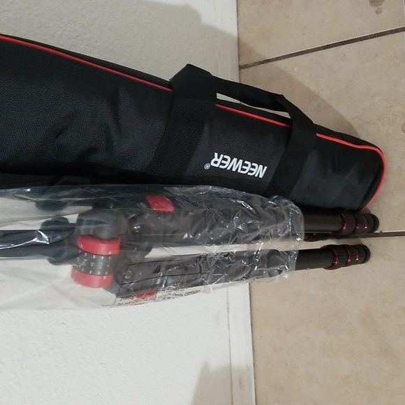 Tripod - Picture 2 of 4